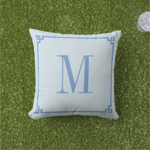 Coussin Bleu Barbeau Bordure à Clé Grecque Monogrammé