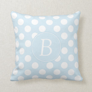 Coussin bleu-clair et blanc décoré d'un monogramme