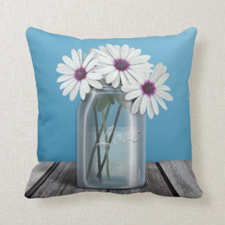 Coussin bleu de pot de maçon de marguerite blanche