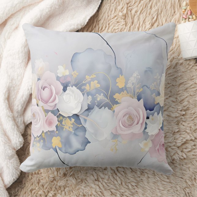 COUSSIN BLEU PASTEL AVEC FLEURS DE ROSE ROSE ET BLANC (Couverture)