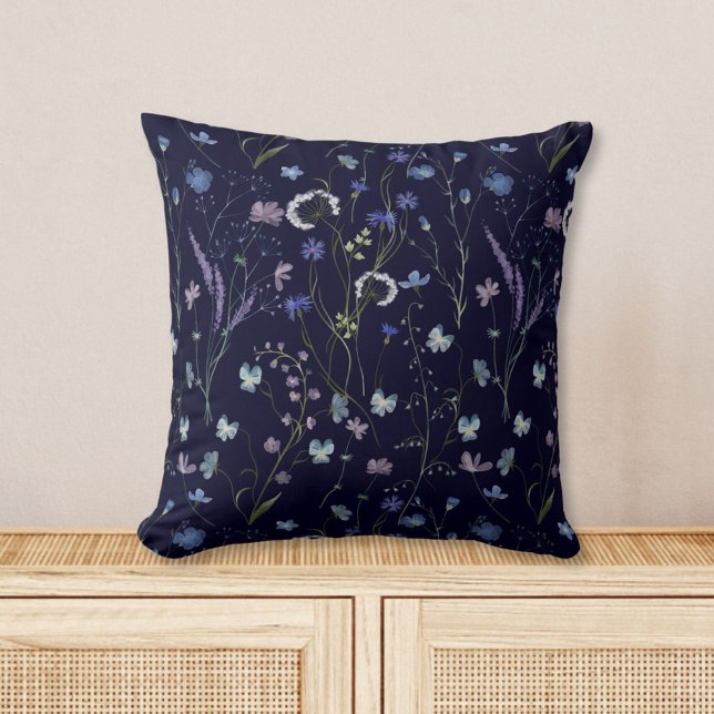 Coussin Bleu pourpre joli Fleur sauvage motif floral (In situ)