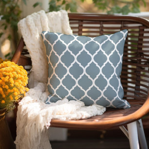 Coussin Bleu Poussiéreux et Motif Marocain Blanc