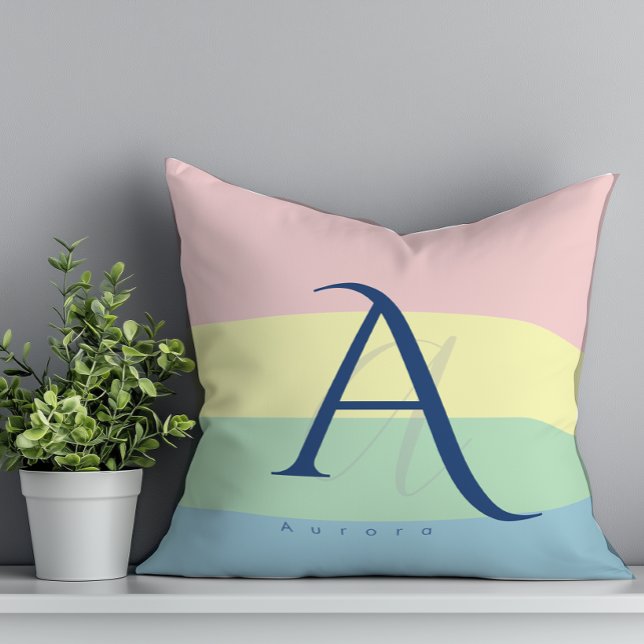 Coussin Bloc de couleur pastel moderne initial et nom pers (Créateur téléchargé)