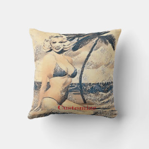 Coussin Blonde Kneeling Modèle de bikini Thunder_Cove