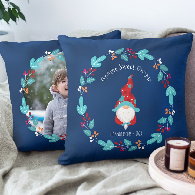 Coussin Blue Gnome Sweet Gnome Elf Photo Floral Wreath (Créateur téléchargé)