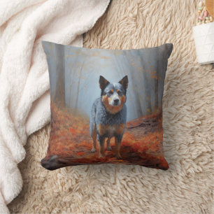 Coussin Blue Heeler dans les feuilles d'automne automne au