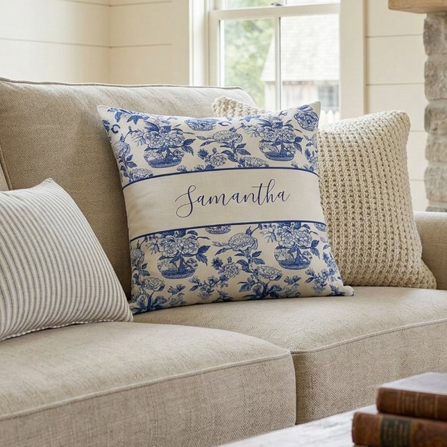 Coussin Blue Monogram Name French Country Throw Pillow (Créateur téléchargé)