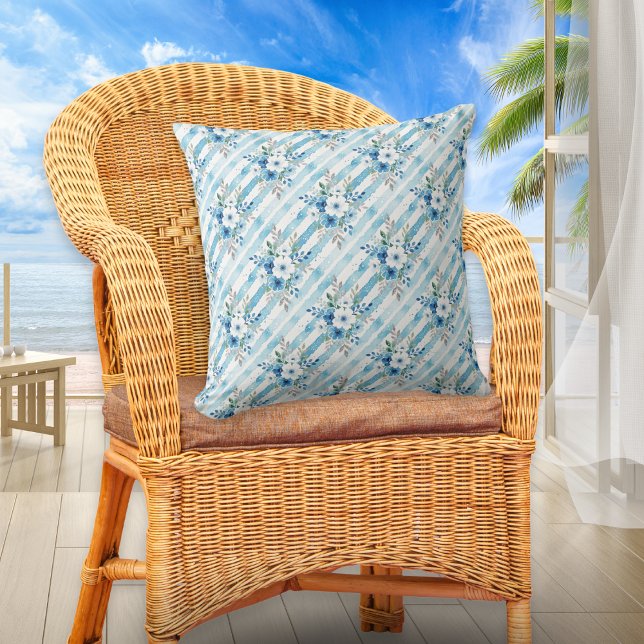 Coussin Blue Watercolor Floral & Diagonal Stripes Coastal  (A pretty throw pillow with white and blue floral and striped pattern in a watercolor style)