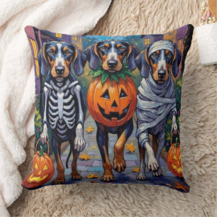 Coussin Bluetick Coonhound Trick or Treating in Halloween