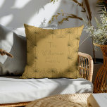 Coussin Boho Fan Palm Leaf Botanique Line Art Nom de famil<br><div class="desc">Ligne Botanique Feuille de Fan Boho personnalisé Coussin jaune moutarde</div>