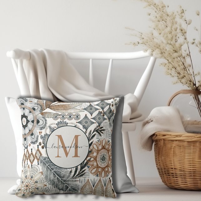 Coussin Boho Monogrammed Brown Gris Formes Abstraites (Créateur téléchargé)