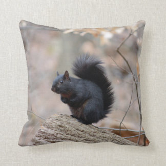 Coussin Bois d'écureuil noir