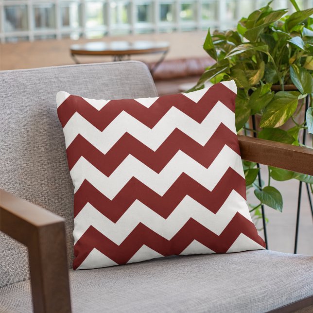 Coussin Bold Burgundy Chevron Motif (Créateur téléchargé)