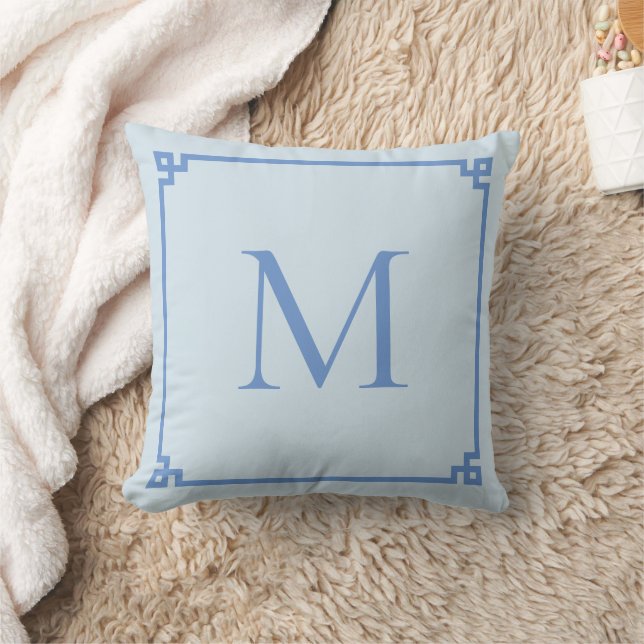 Coussin Bordure à clé grecque bleu barbeau monogrammé (Couverture)