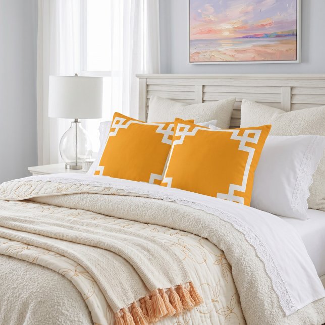 Coussin Bordure à Clé Grecque Orange et Blanc (Créateur téléchargé)