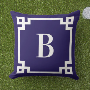 Coussin Bordure de clé grecque bleu minuit monogramme