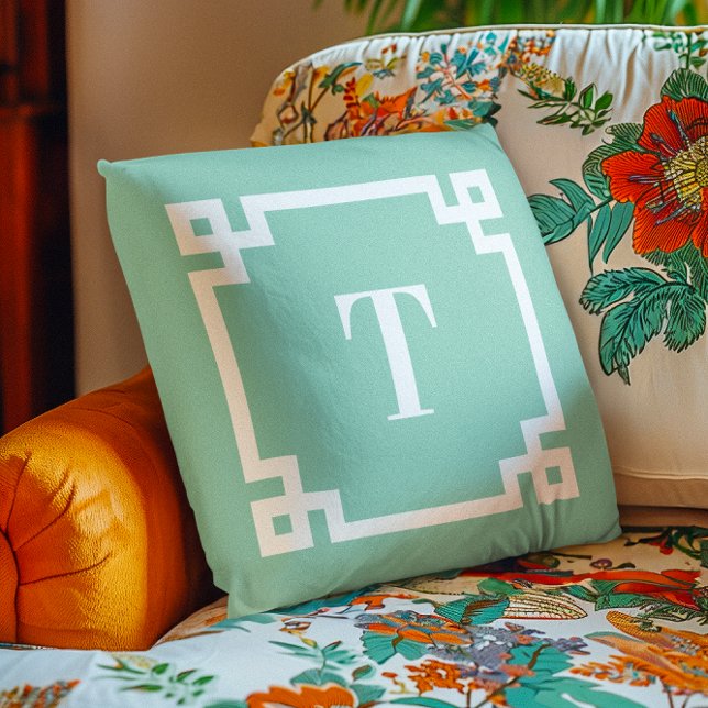 Coussin Bordure de clé grecque en sarcelle clair et blanc  (Light Teal and White Greek Key Border Monogram Outdoor Pillow)