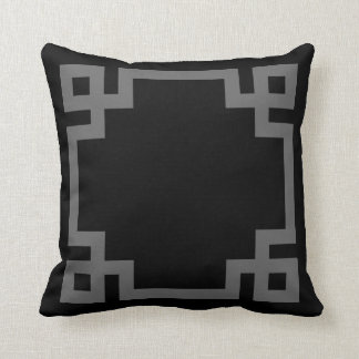 Coussin Bordure de clé grecque noire et de charbon de bois