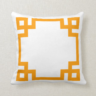 Coussin Bordure de clé grecque orange et blanche