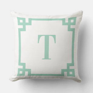 Coussin Bordure de clé grecque sarcelle claire Monogramme
