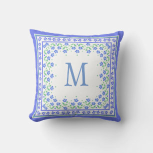 Coussin Bordure florale bleu pervenche à monogramme chic