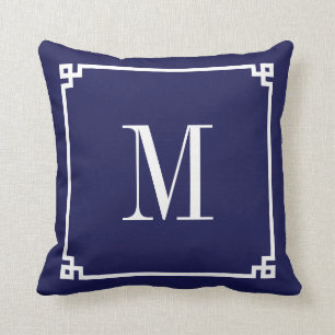 Coussin Bordure grecque blanche et marine monogrammée