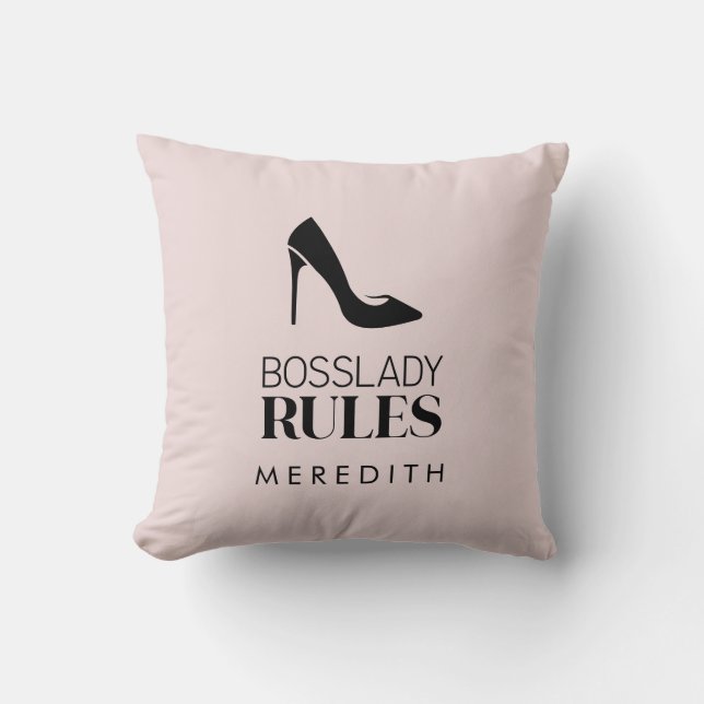 Coussin Boss Lady Rules Stiletto Logo Blush (Recto)