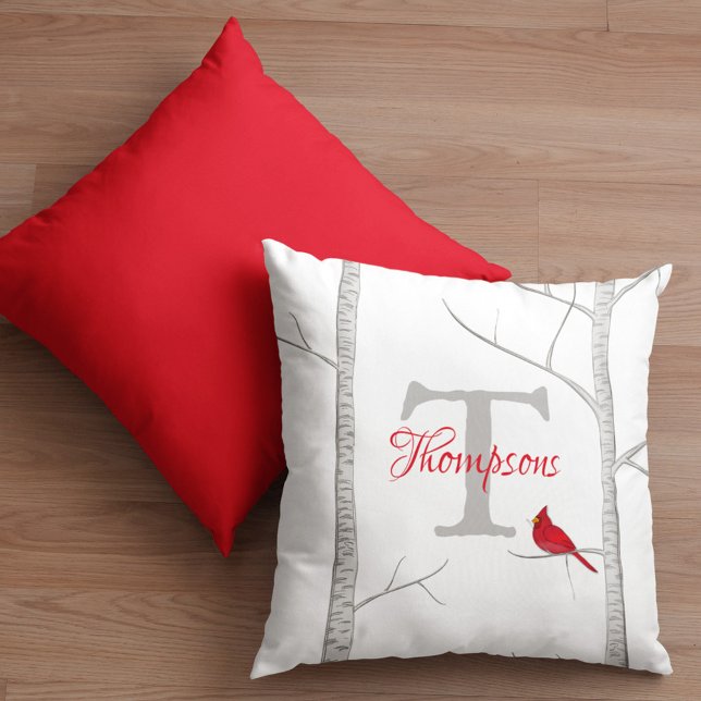 Coussin Botanique simple Monogramme hiver cardinal rouge (Monogrammed Red Cardinal Simple birch tree throw pillow)