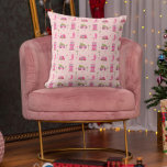 Coussin Bottes de cow-girl côtière rose Camping de Noël mo<br><div class="desc">Motif avec des illustrations d'une rousse rose avec sapin de Noël attaché au sommet,  maison moderne rose du milieu du siècle,  palmiers,  bottes de cow-boy,  étoiles. L'Arrière - plan est rose pâle.</div>