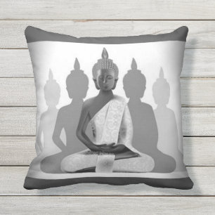 Coussin Bouddha et quatre silhouettes