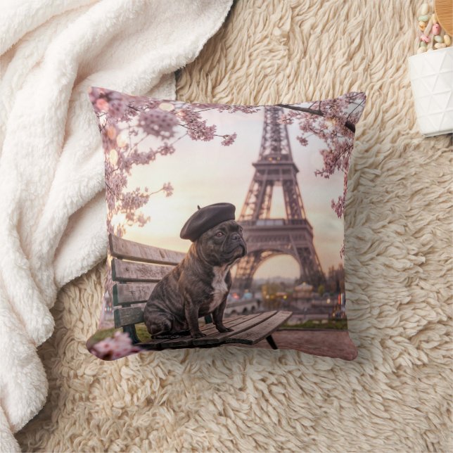 Coussin Bouledogue Français à Paris (Couverture)