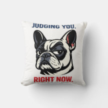 Bouledogue français impertinent vous juge Amoureu