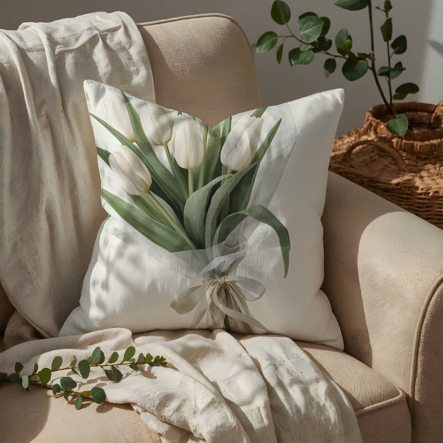 Coussin Bouquet de tulipes blanches délicates à l'aquarell (Créateur téléchargé)