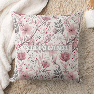 Coussin Bouquet floral rose avec accents de baies