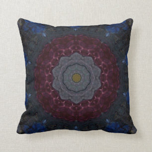 Coussin Bourgogne et carreau bleu de kaléidoscope