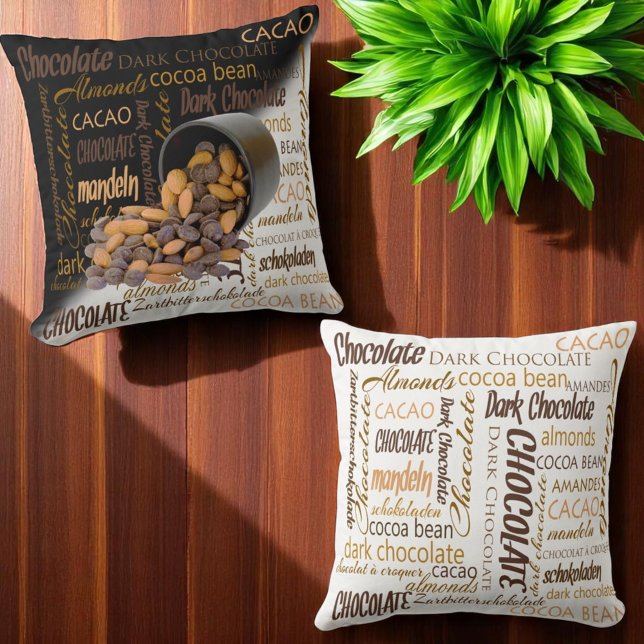 Coussin Bouts de chocolat et amandes - photo de gros plan (word cloud designs front and back throw pillow)