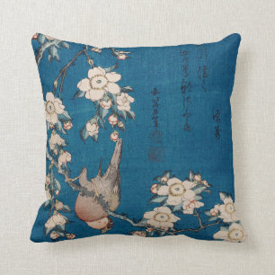 Coussin Bouvreuil sur une branche pleurante de cerise par