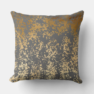 Coussin brique élégante fausse or et bracelet gris