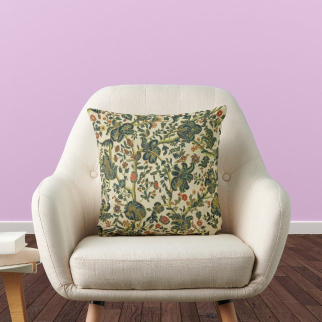 Coussin Broderie florale vintage (Créateur téléchargé)