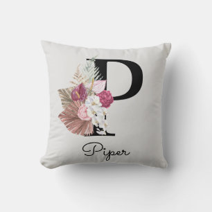 Coussin Broderie initiale florale rose boho P