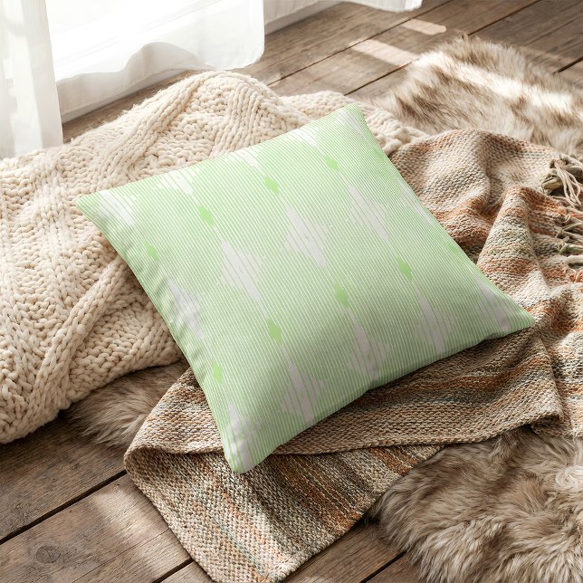 Coussin Brutalist Pulse : Pistaccio vert et blanc (Pillow is placed on the ground.)