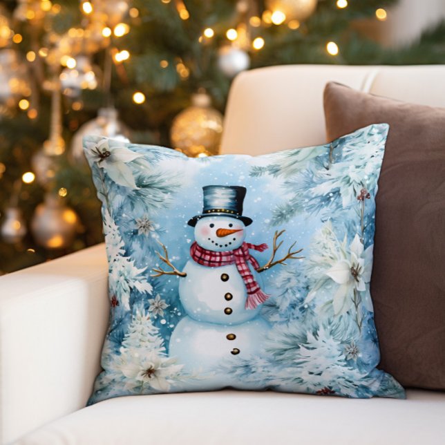 Coussin Buffle de neige de l'hiver Plaid (Decorator pillow with a cute Christmas snowman wearing a buffalo plaid scarf and black top hat.)
