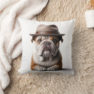 Coussin Bulldog portant une fedora
