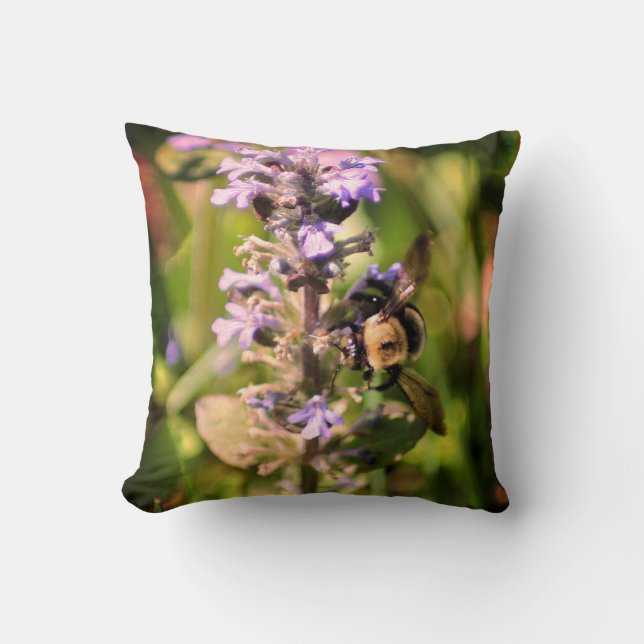 Coussin Bumble Abeille Sur Fleur Violet Haut (Recto)