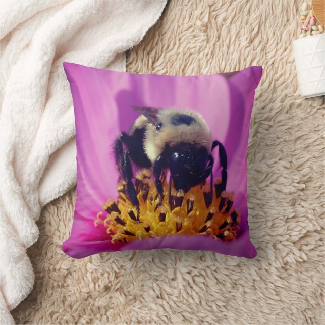 Coussin Bumble Bee On Cosmos (Couverture)