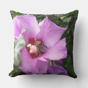 Coussin Bumblebebe sur la fleur d'Hibiscus