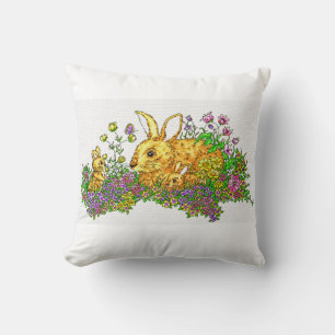 Coussin Bunnies Springtime dans un champ de fleurs