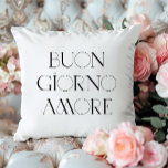 Coussin Buongiorno Amore | Script moderne italien chic<br><div class="desc">Bonjour,  mon amour ! Ce coussin de langue italienne noir et blanc ajoutera un style chic à votre chambre. La typographie noire moderne et élégante fait de cet hôtel un look qui sera parfaitement compris en Italie ou partout où vos voyages vous emmèneront !</div>