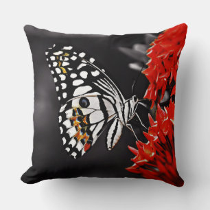 Coussin Butterfly on Red Flowers