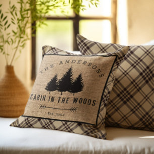 Coussin Cabane de famille rustique au nom champêtre dans l